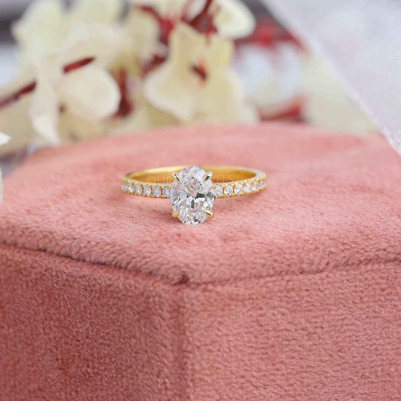 Solitaire cut gold diamond ring